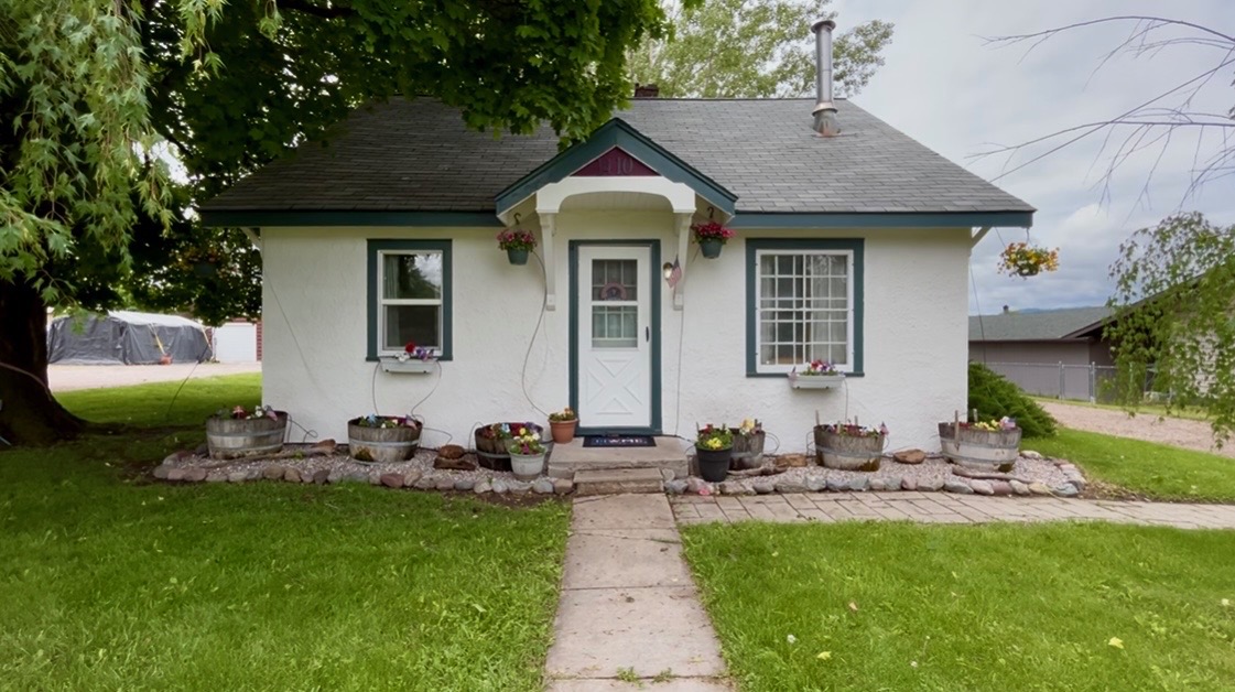 1410 5th Street E Property Photo 1
