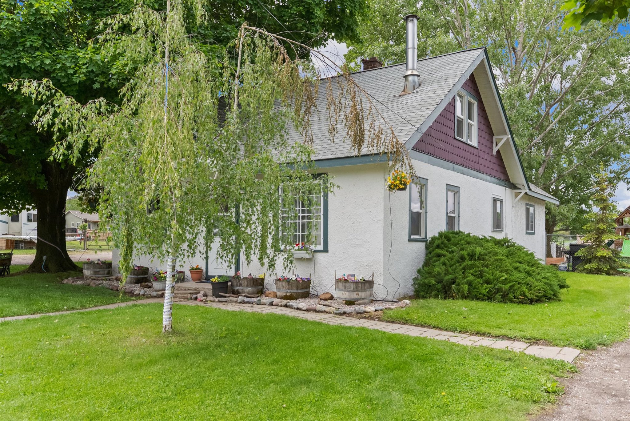 1410 5th Street E Property Photo 2