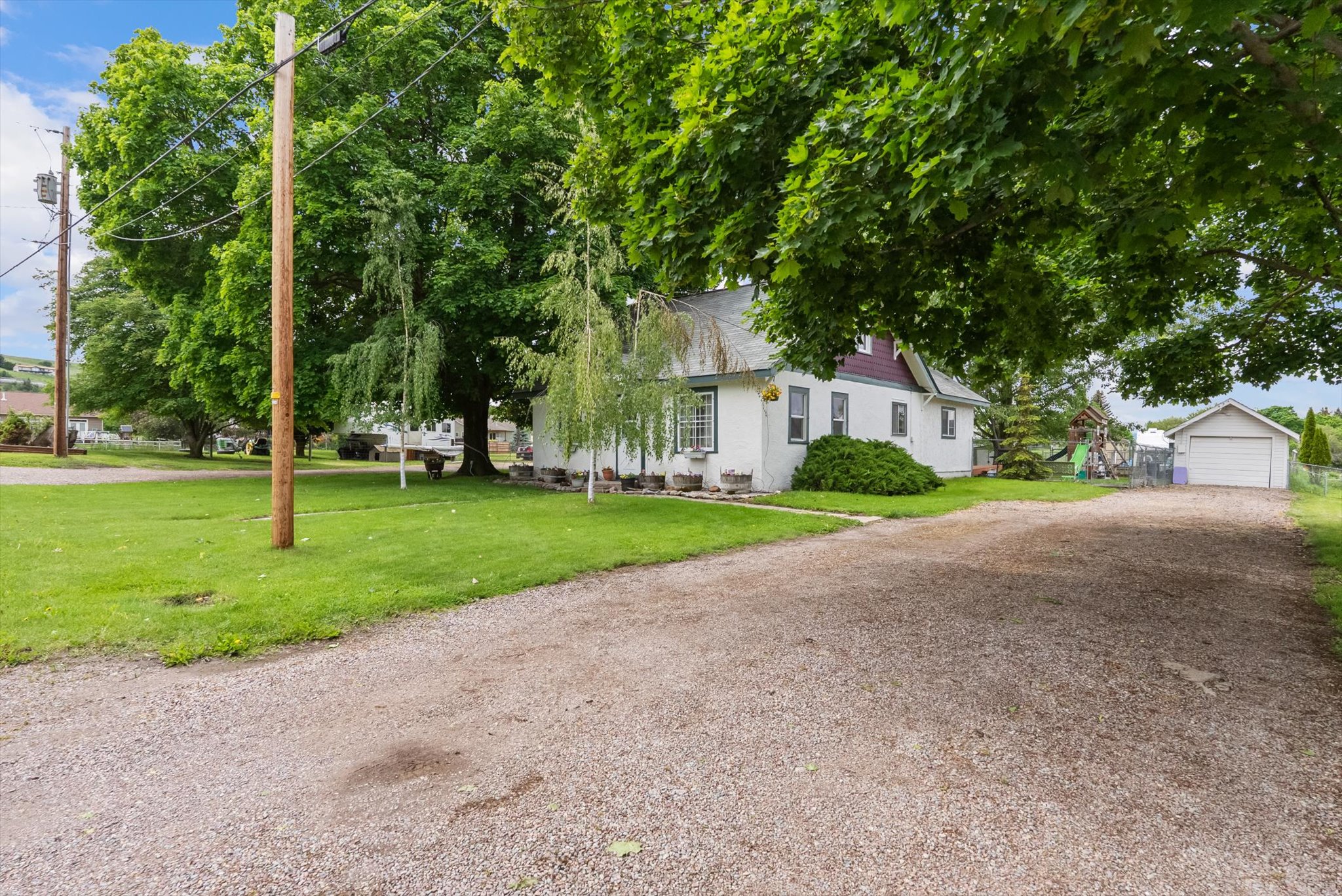 1410 5th Street E Property Photo 3