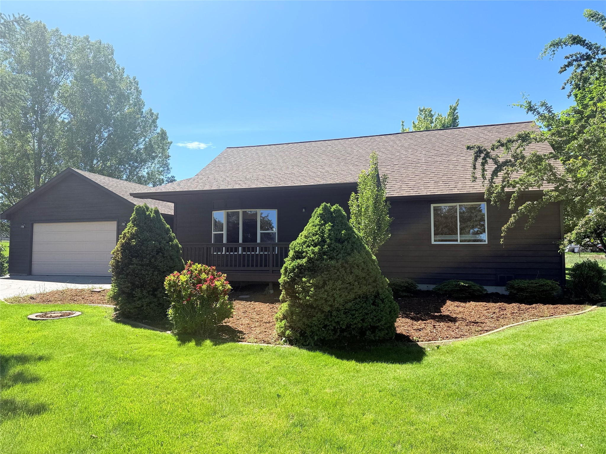 451 Powell Way Property Photo 1