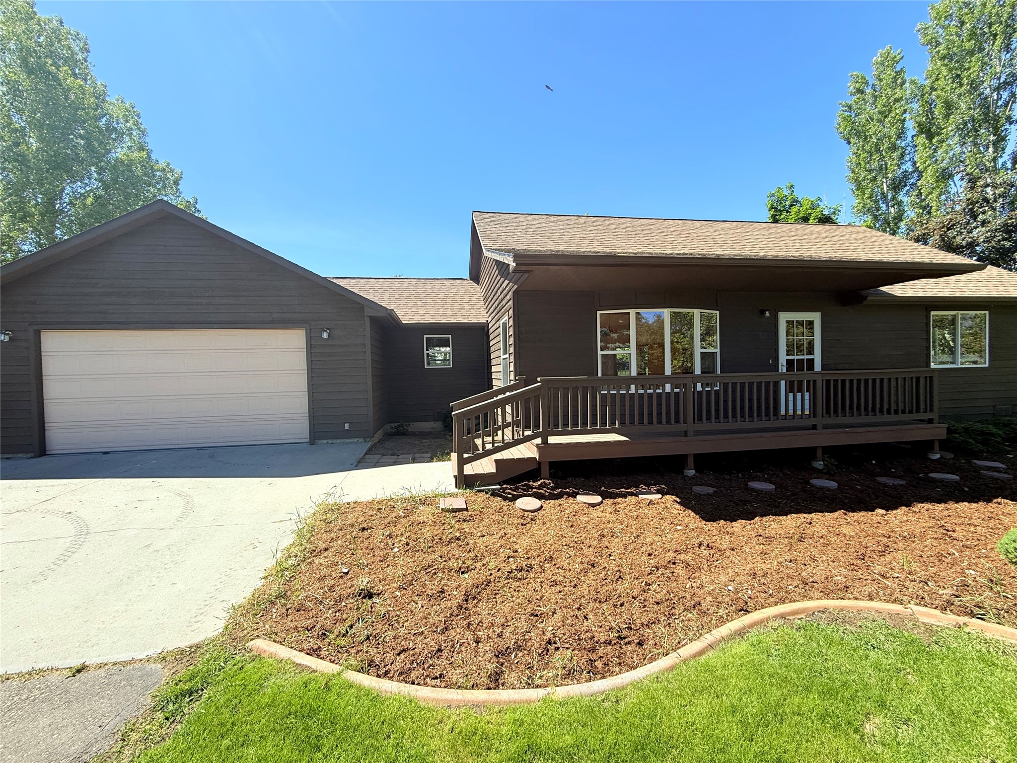 451 Powell Way Property Photo 3
