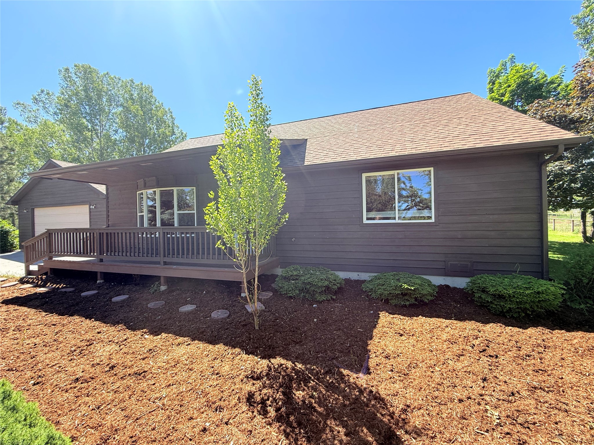 451 Powell Way Property Photo 4