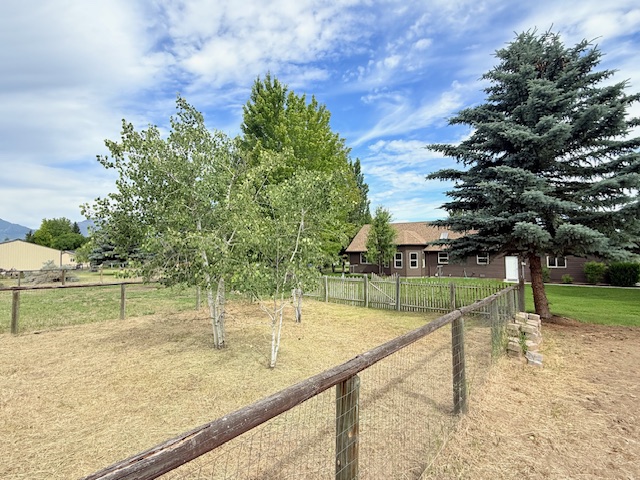 451 Powell Way Property Photo 45