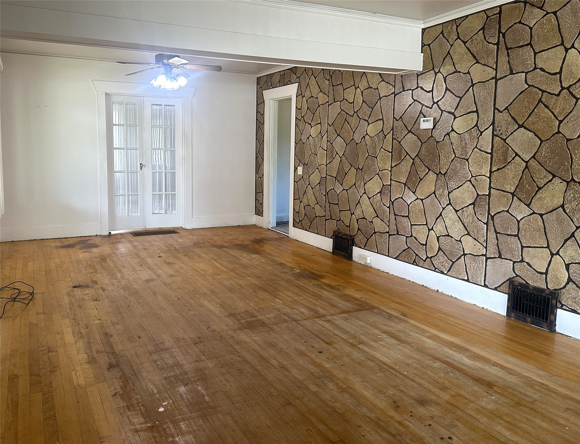 1909 Howard Street Property Photo 6