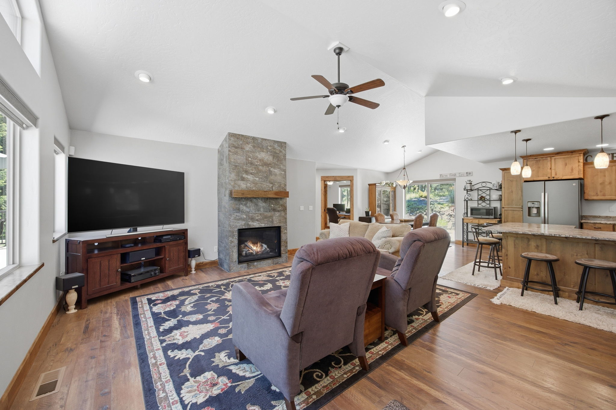 30123 Half Circle Way Property Photo 12