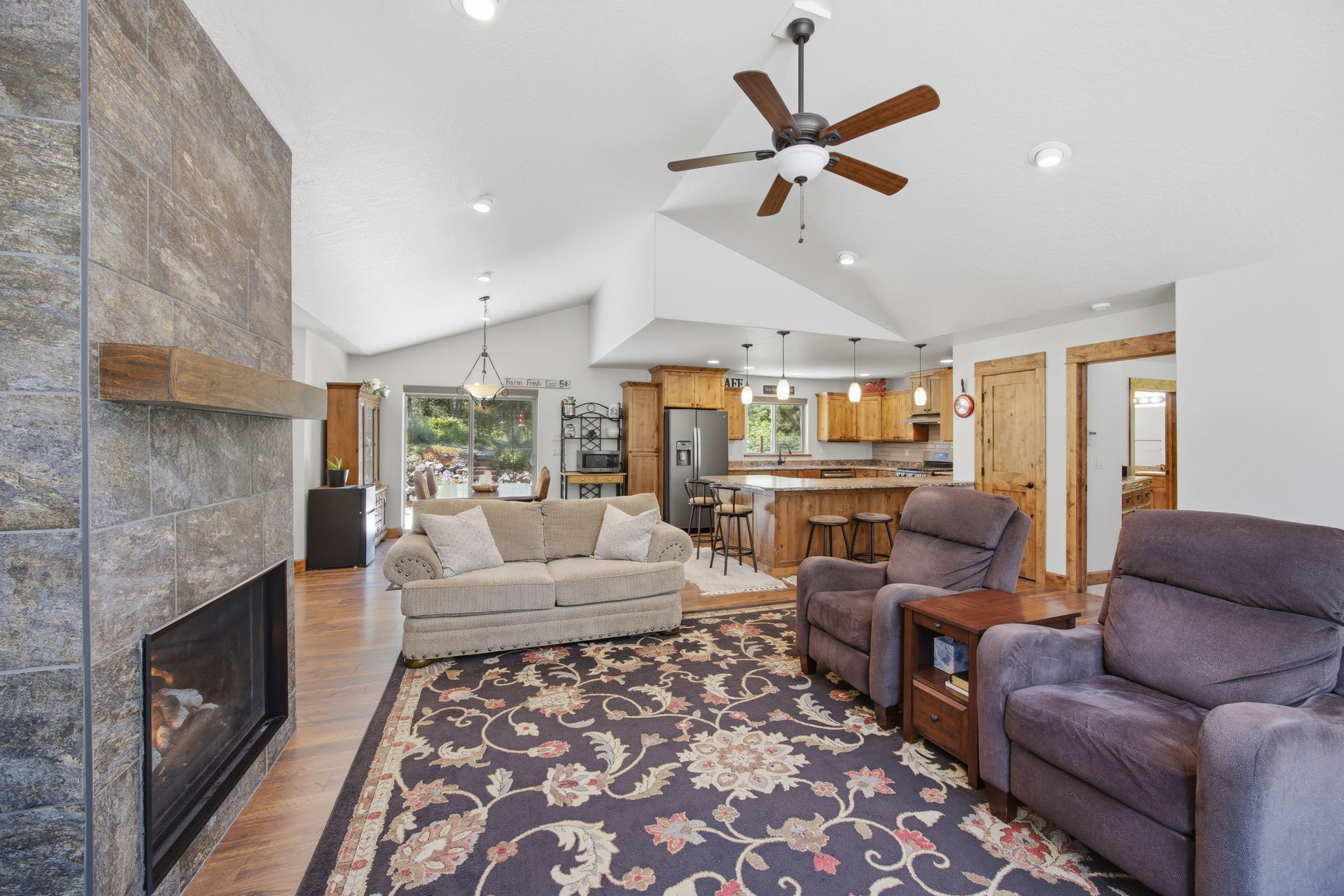 30123 Half Circle Way Property Photo 14