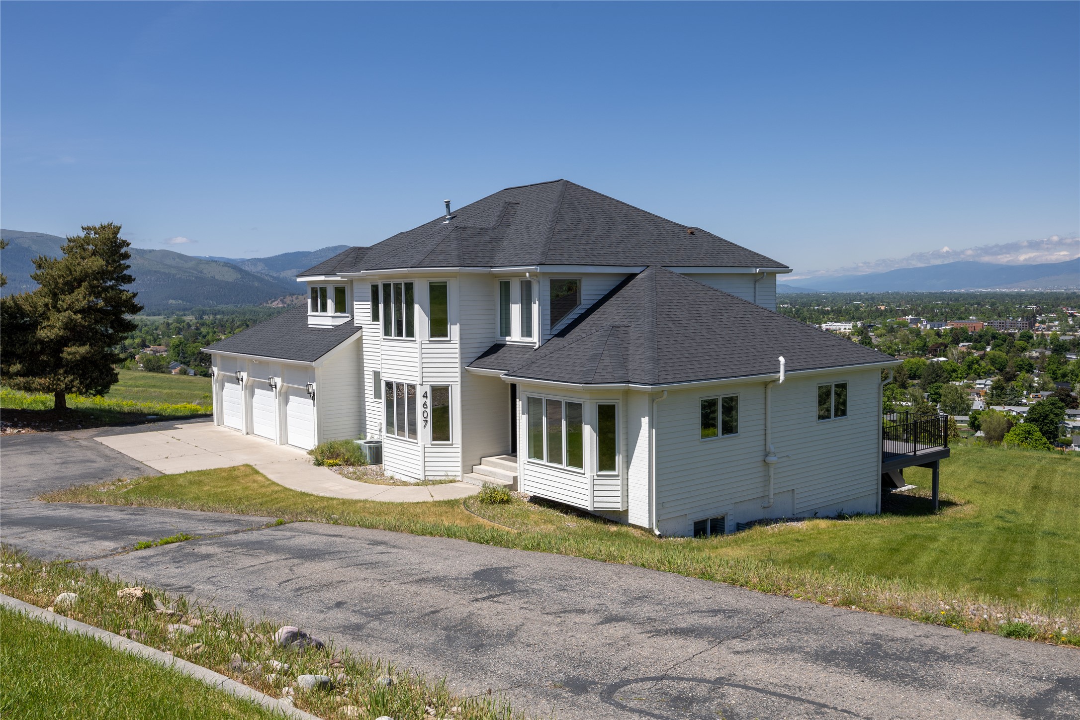 4607 Hillview Way Property Photo 4