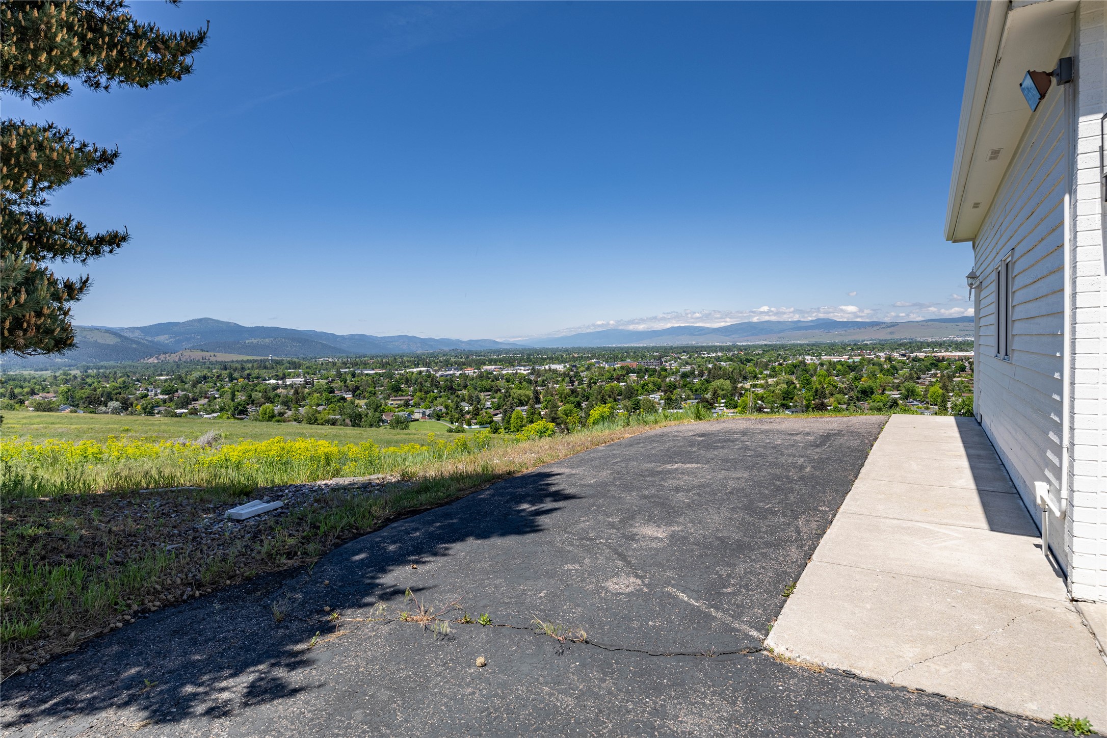 4607 Hillview Way Property Photo 7