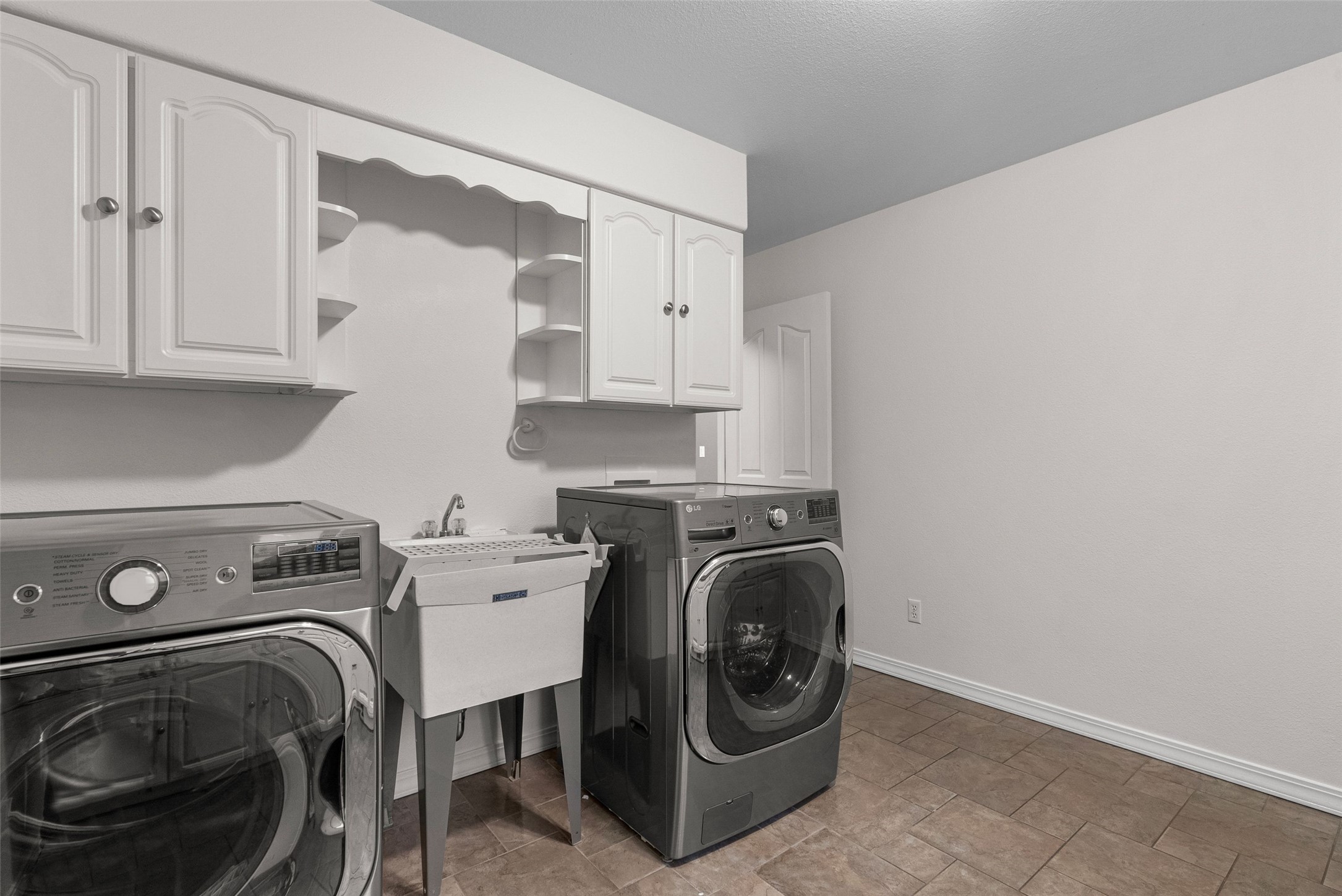 4607 Hillview Way Property Photo 48