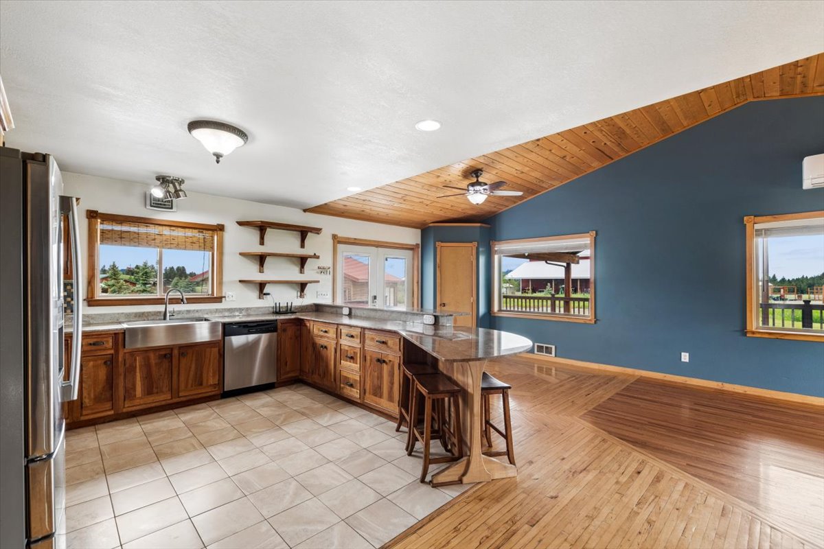 1245 Airport Road Property Photo 11