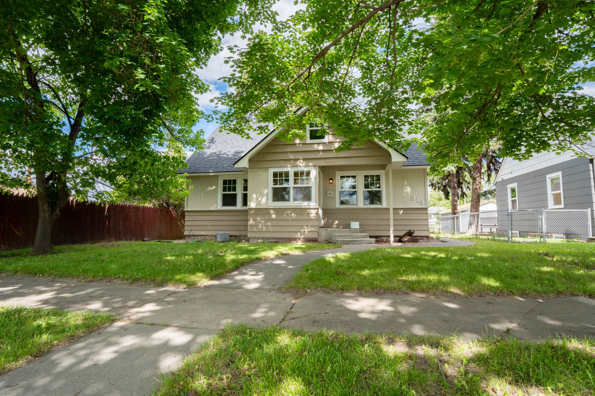 919 8th Avenue E Property Photo 2