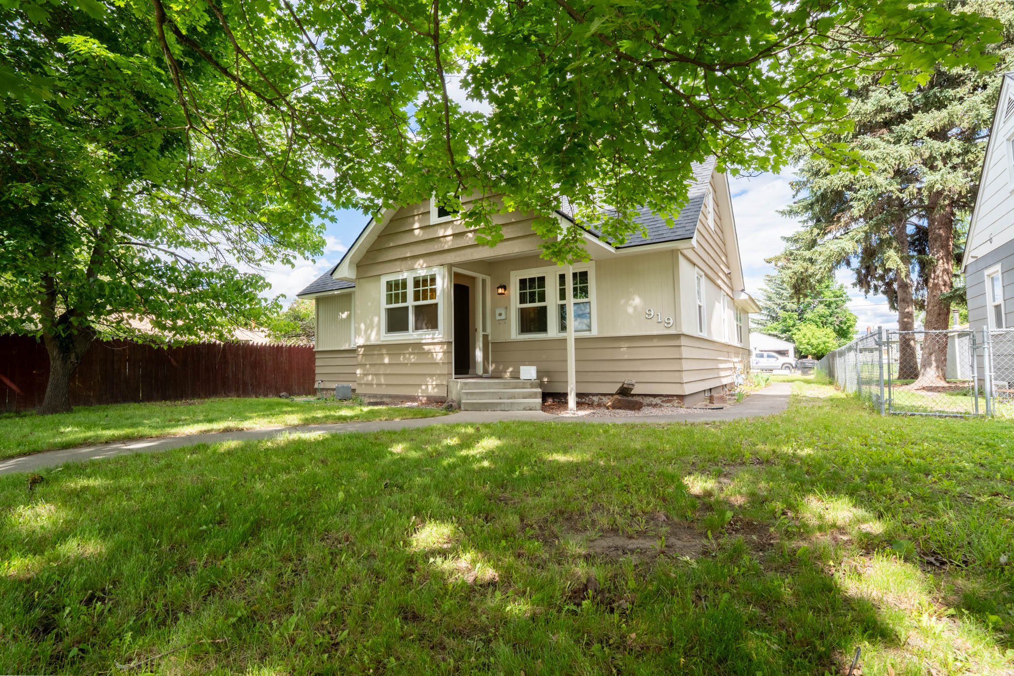 919 8th Avenue E Property Photo 3