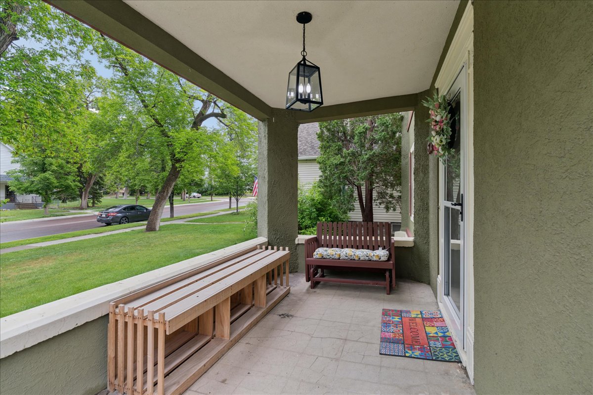 618 5th Avenue N Property Photo 2