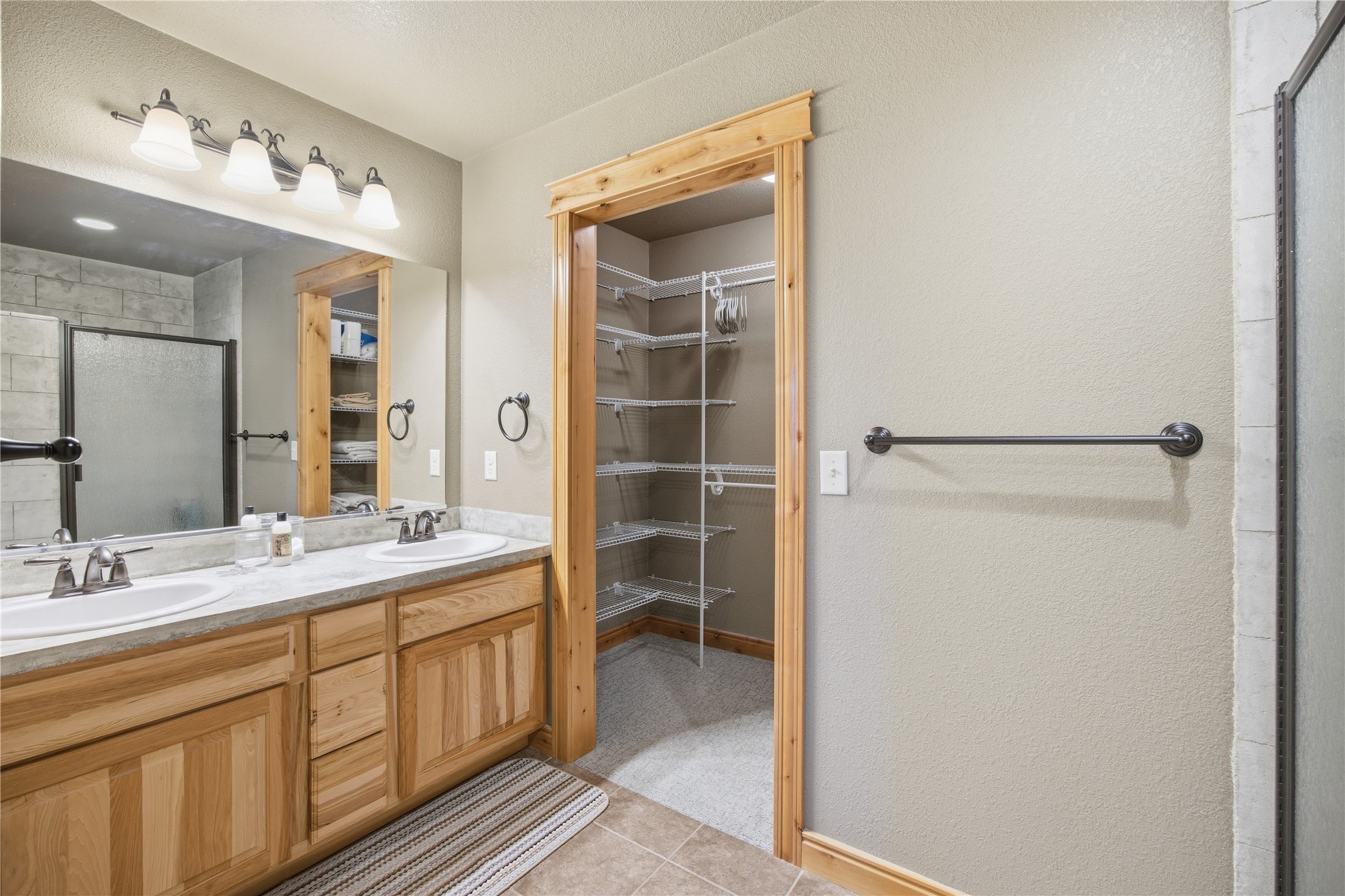 5872 & 5874 Canyon Vista Drive Property Photo 18