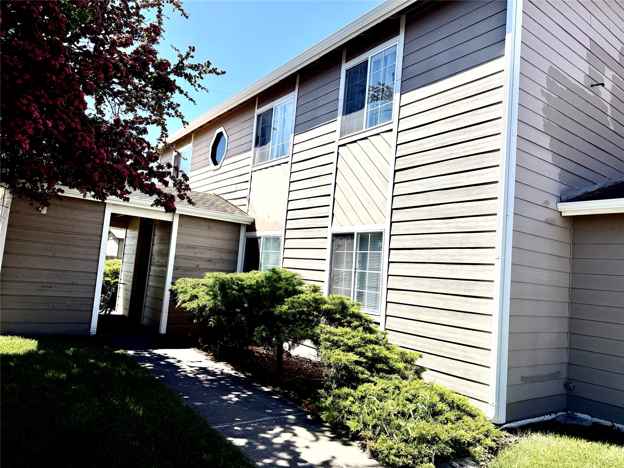 1704 1st Avenue W Property Photo 1