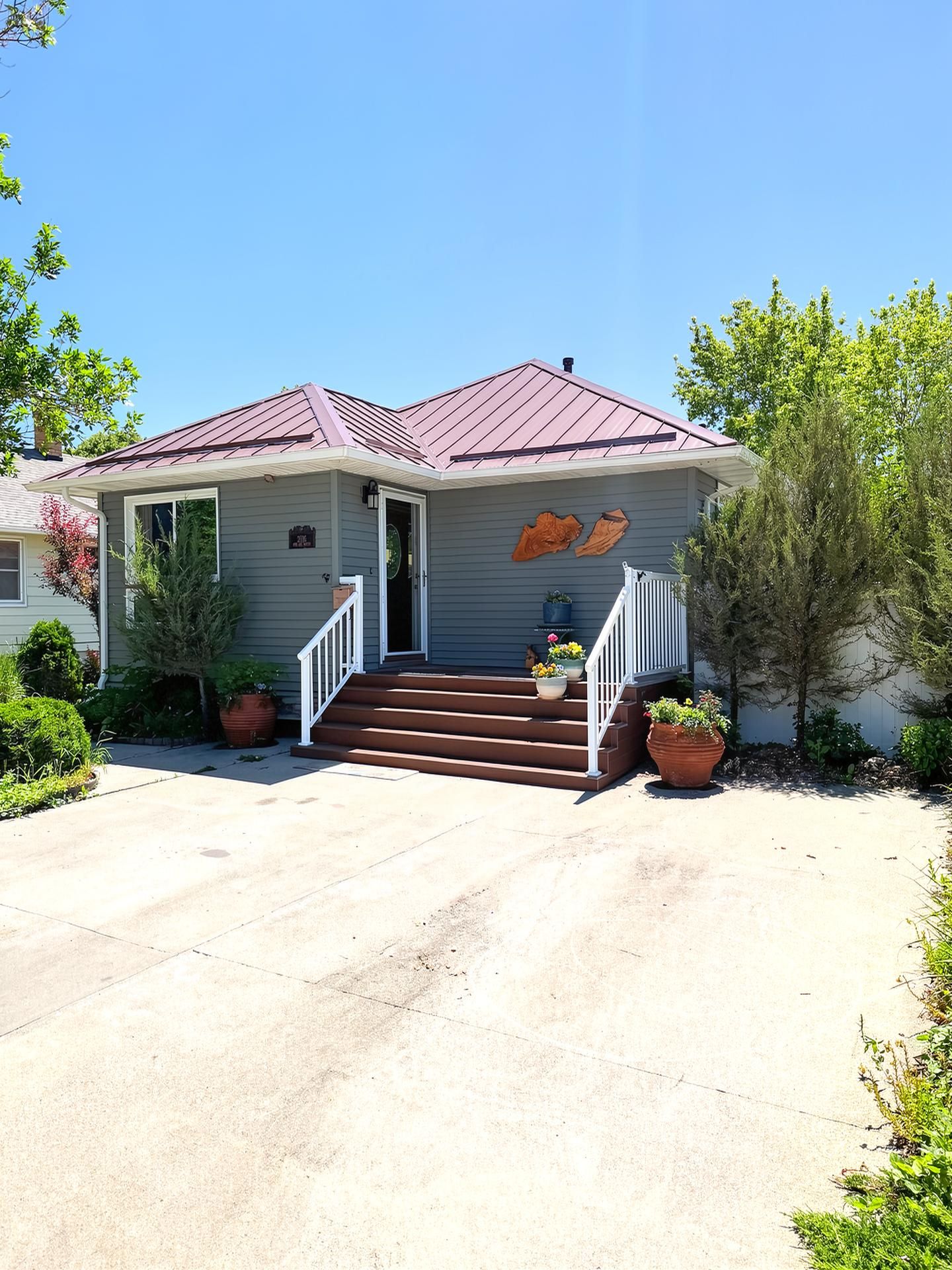 2116 8th Avenue N Property Photo 1
