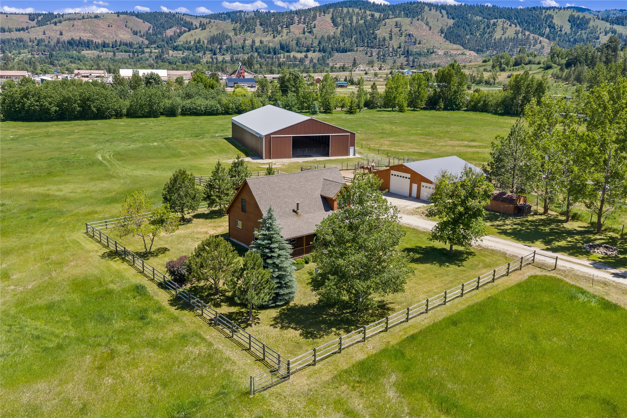 561 Camas Creek Loop Property Photo 1