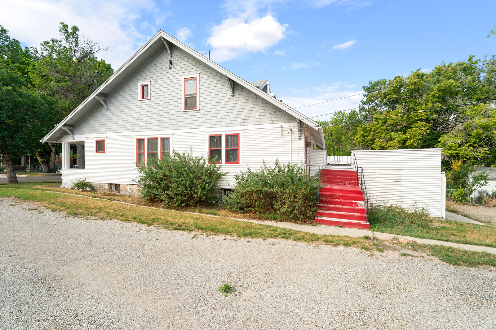 520 E 6th Avenue Property Photo 5