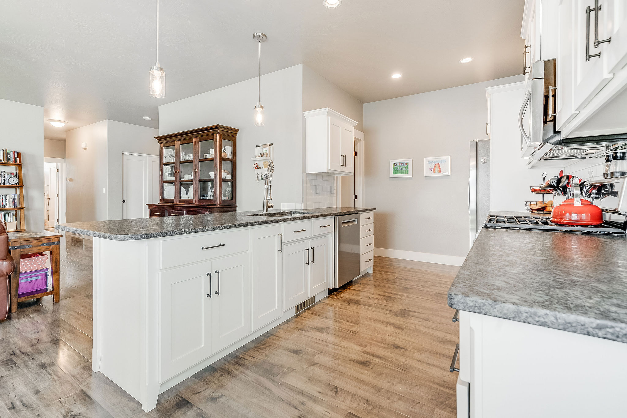 711 Parkway Drive Property Photo 12