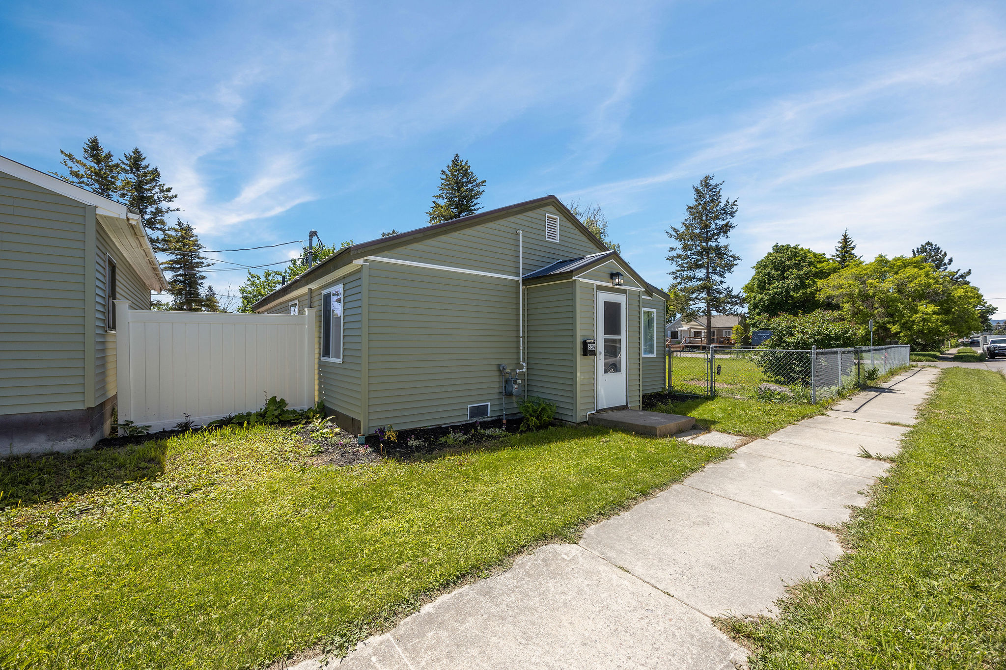 834 2nd Street W Property Photo 1