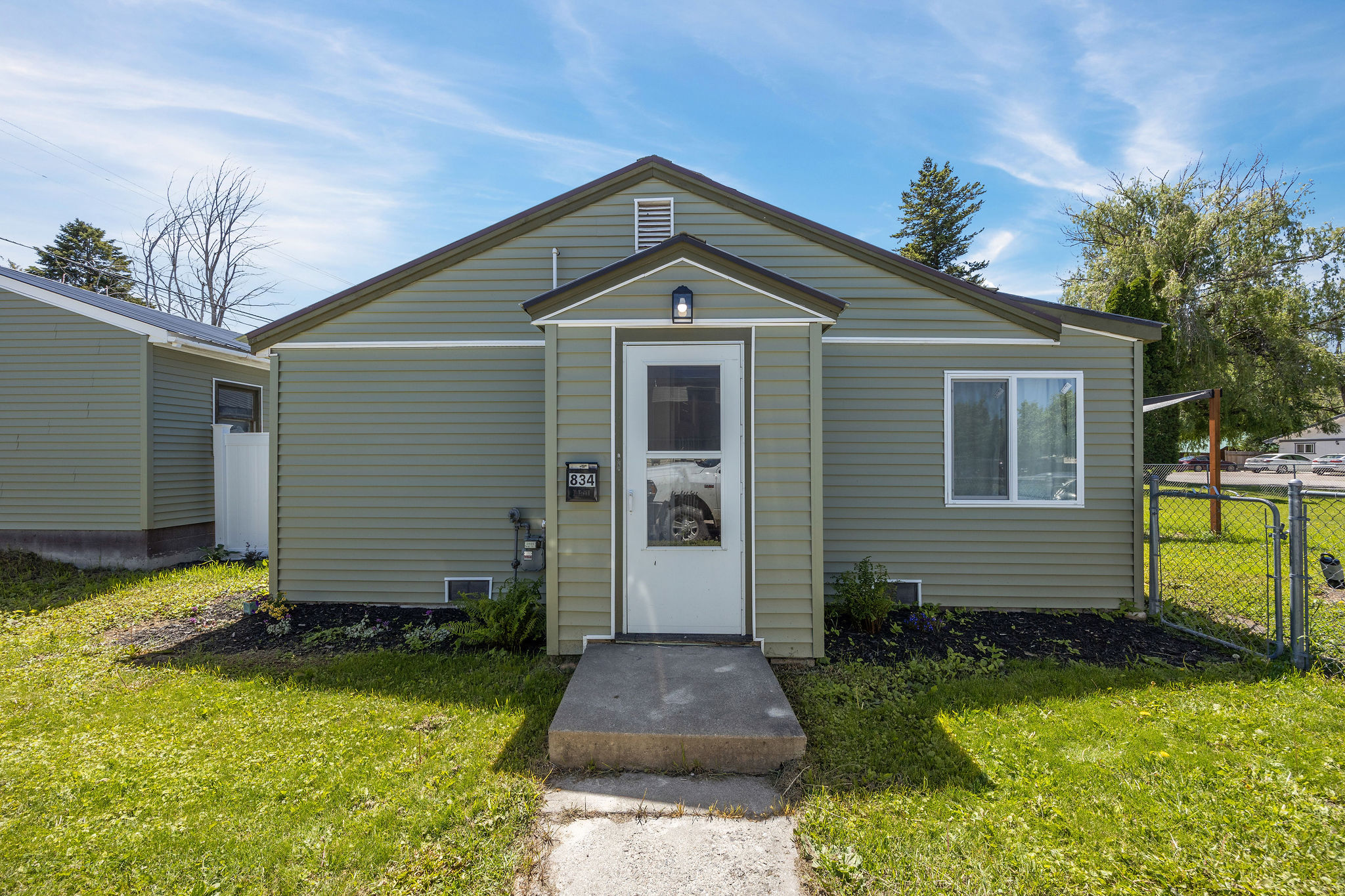 834 2nd Street W Property Photo 2