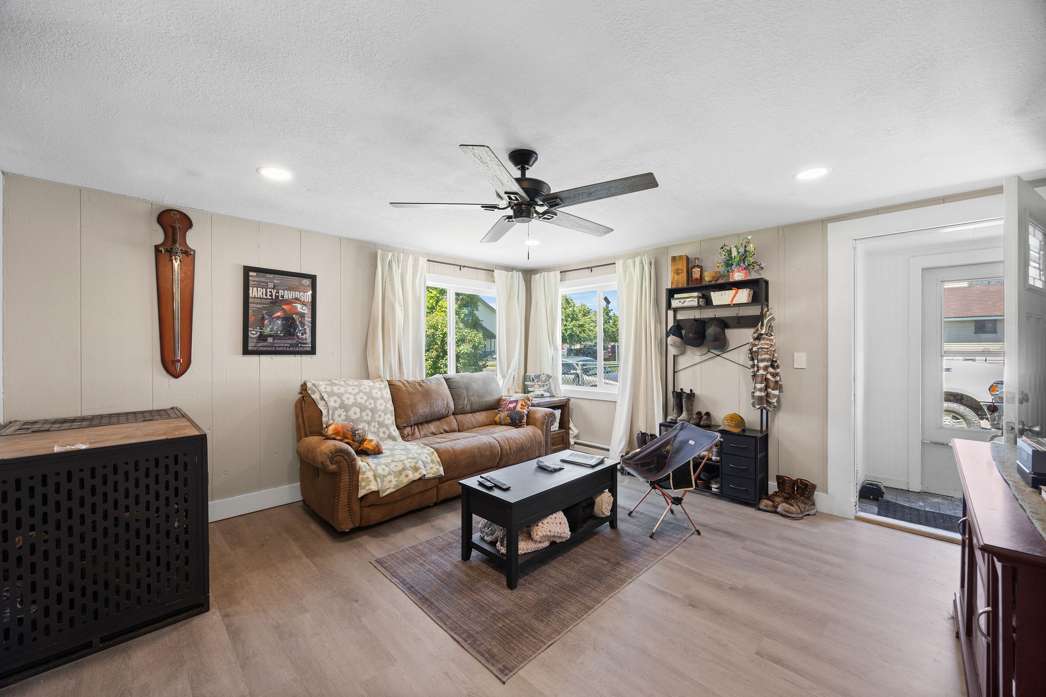 834 2nd Street W Property Photo 3