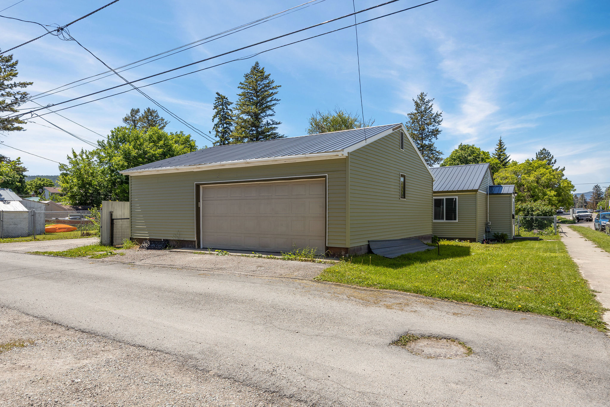 834 2nd Street W Property Photo 18