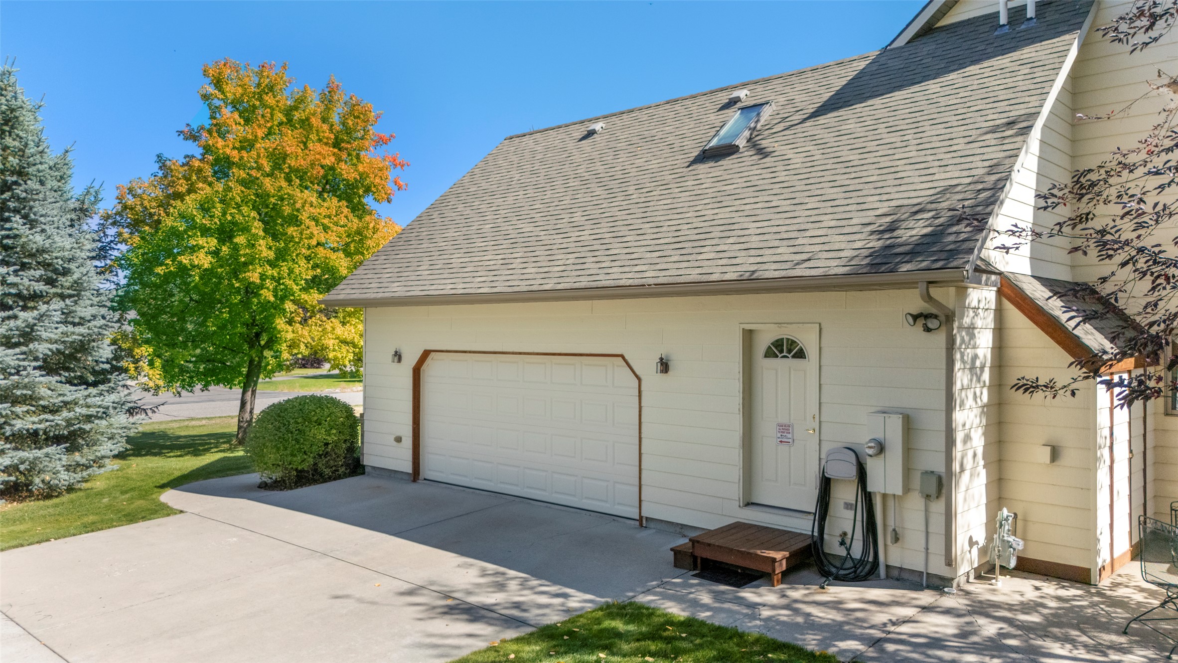 24 Legend Court Property Photo 5