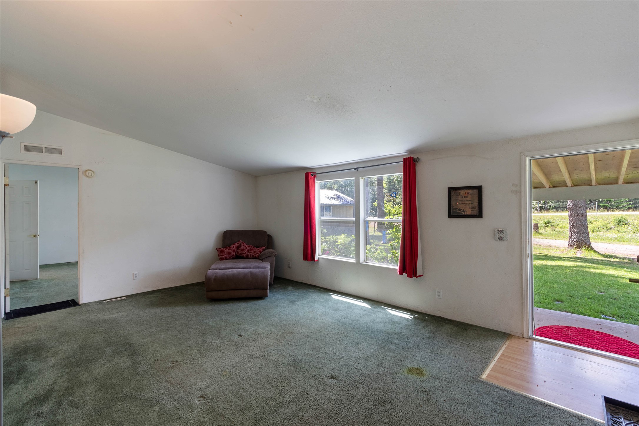 2 Rose Woods Lane Property Photo 4