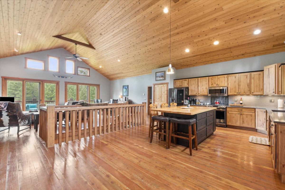 302 Aspen Glen Road Property Photo 10