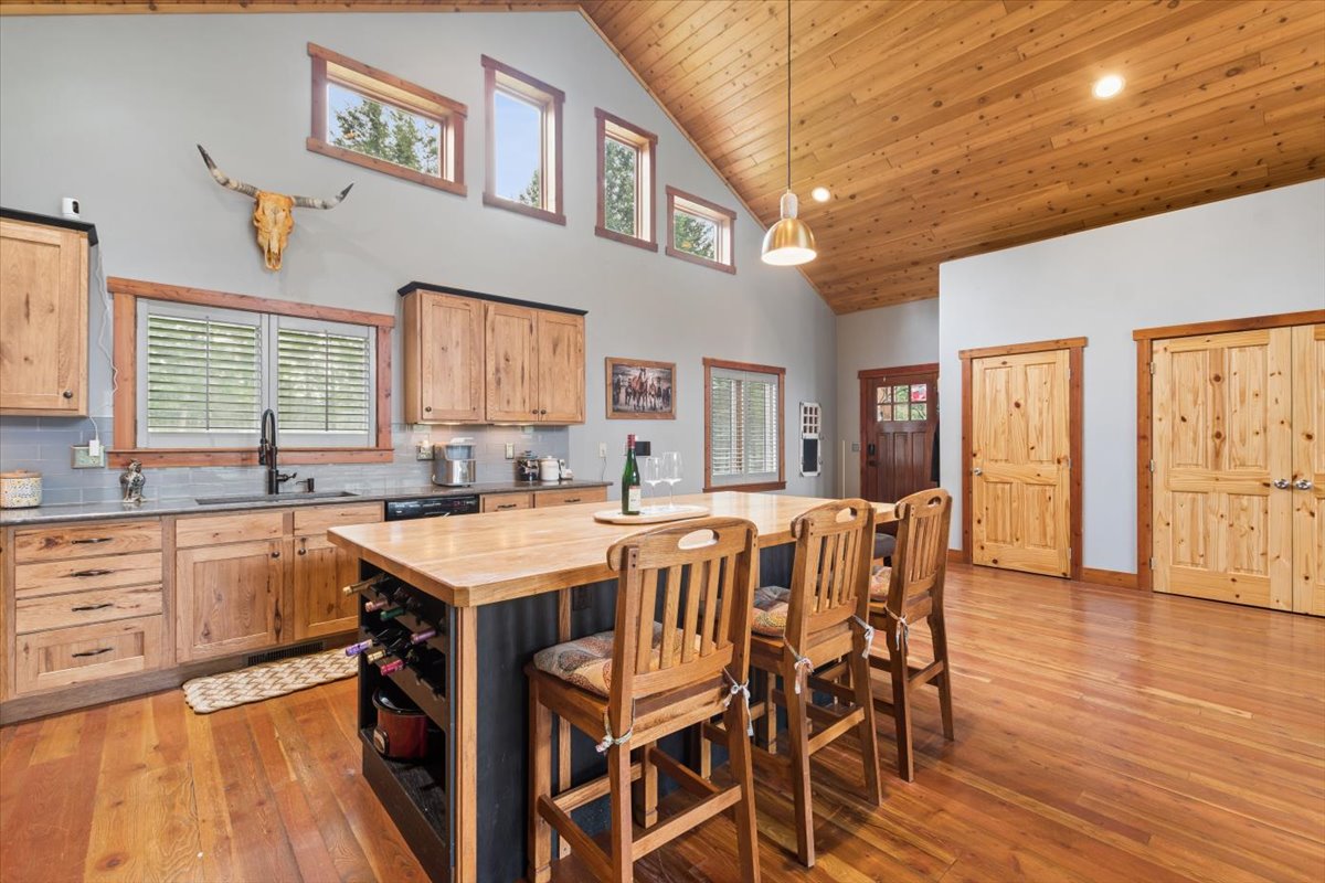 302 Aspen Glen Road Property Photo 12
