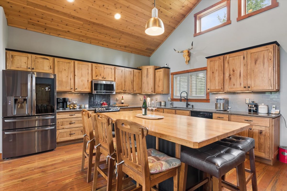 302 Aspen Glen Road Property Photo 13