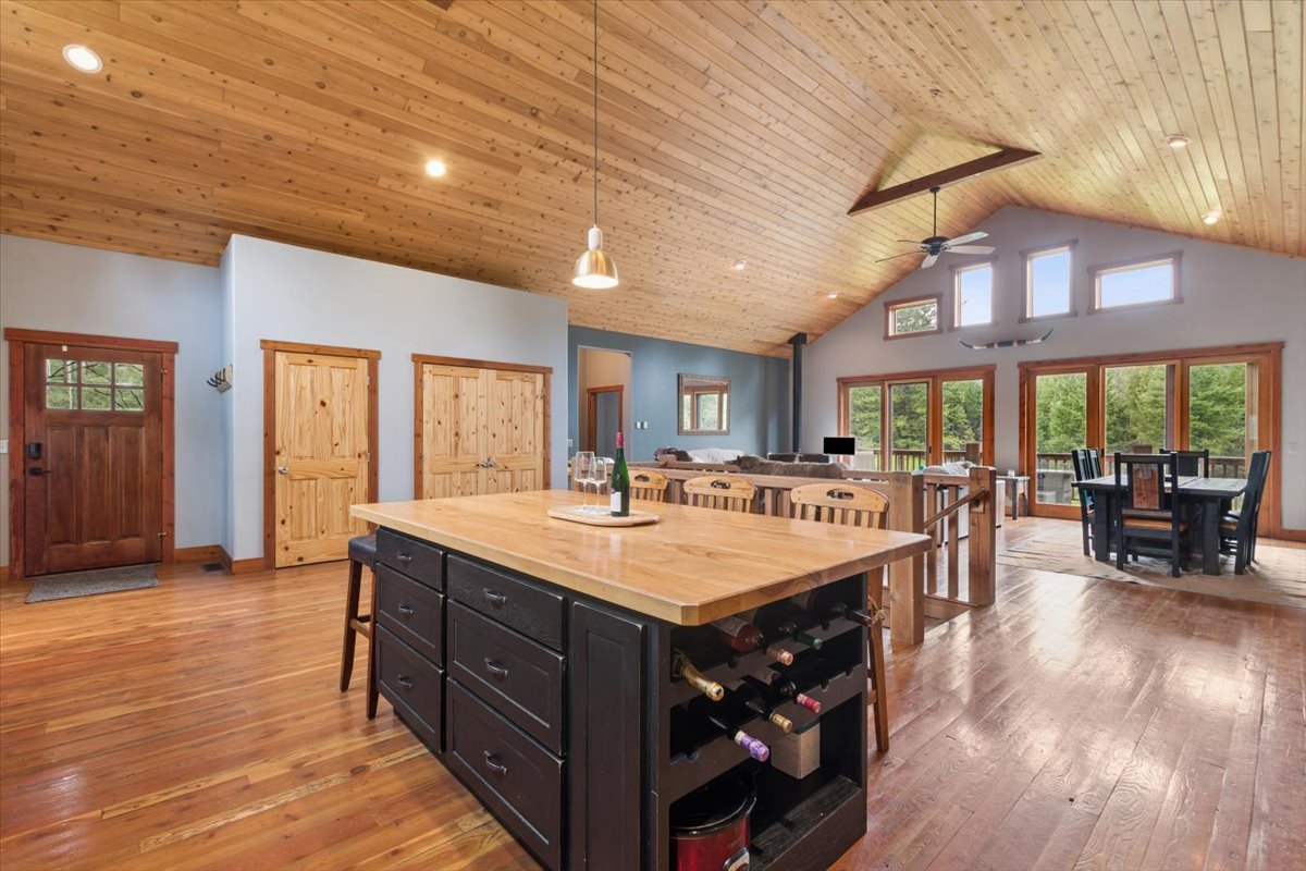 302 Aspen Glen Road Property Photo 14