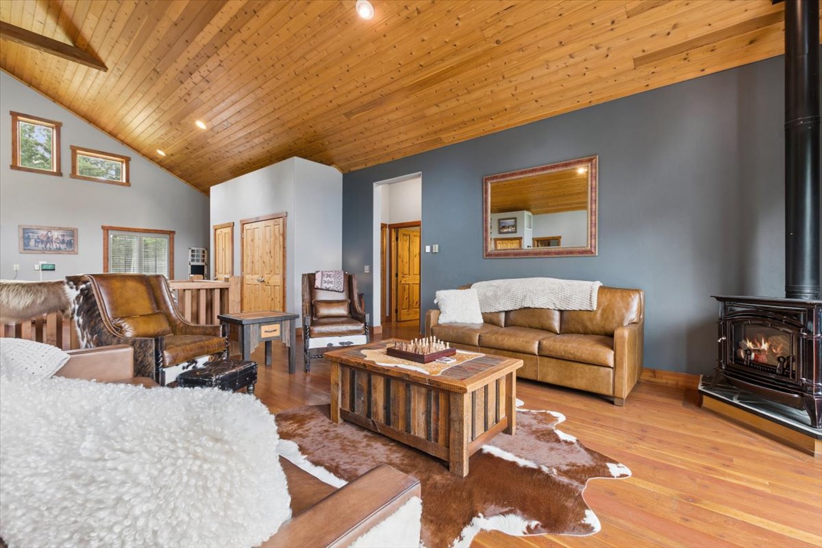 302 Aspen Glen Road Property Photo 16