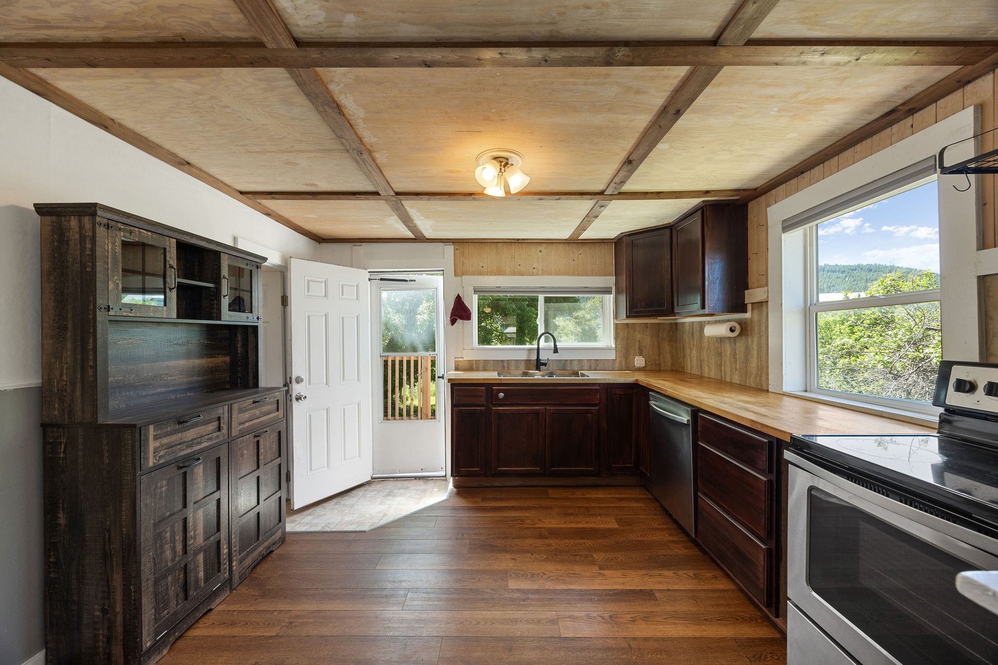 1332 7th Street W Property Photo 6
