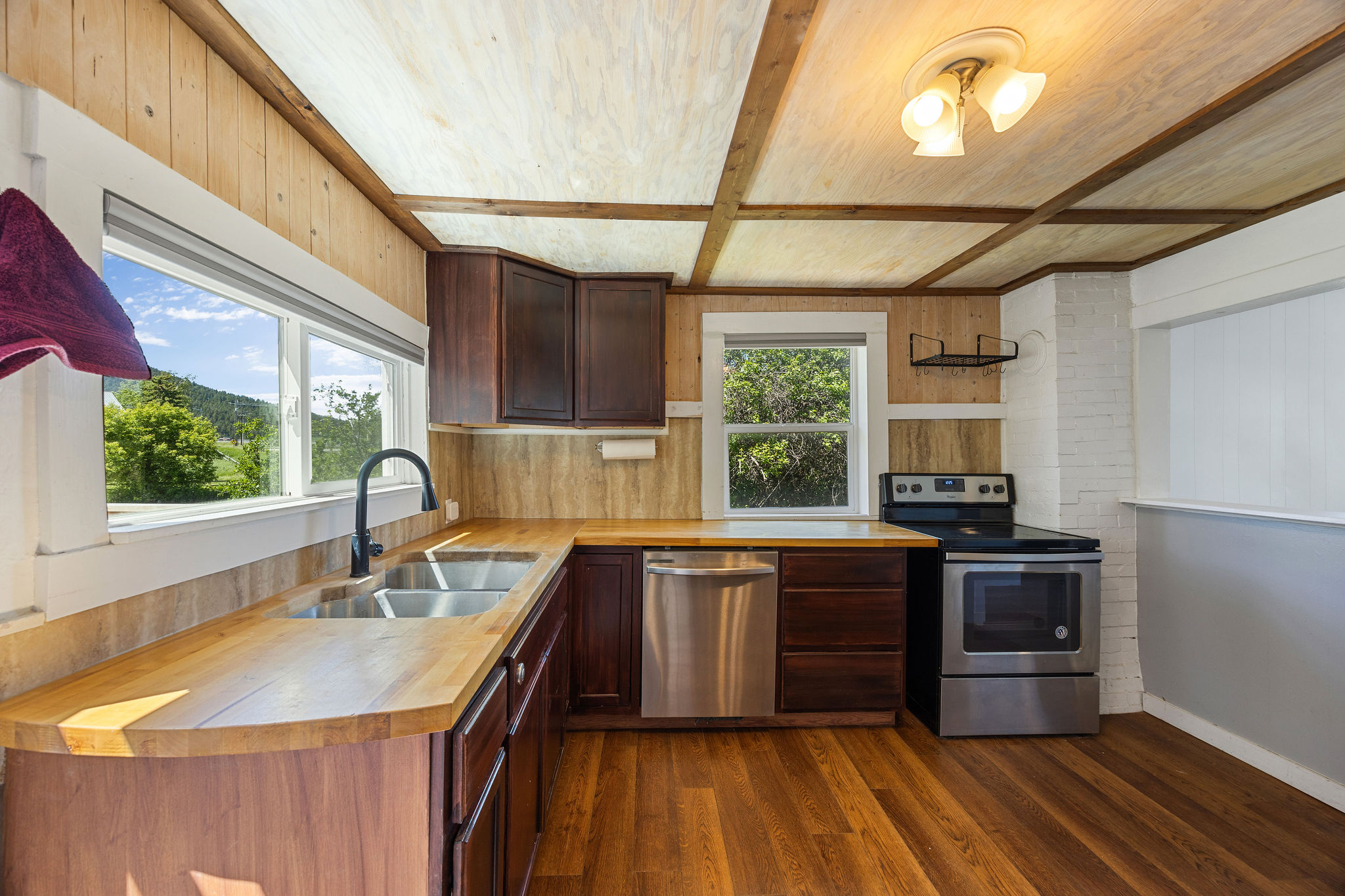 1332 7th Street W Property Photo 8