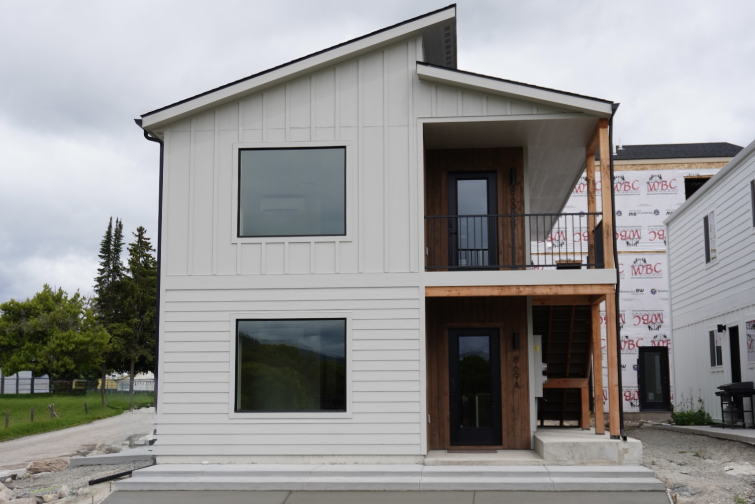 869 9th Street W Property Photo 1