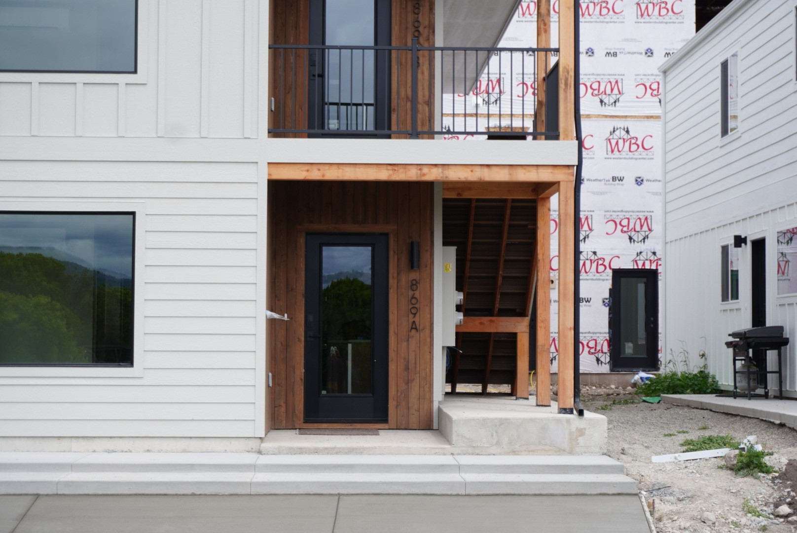869 9th Street W Property Photo 4