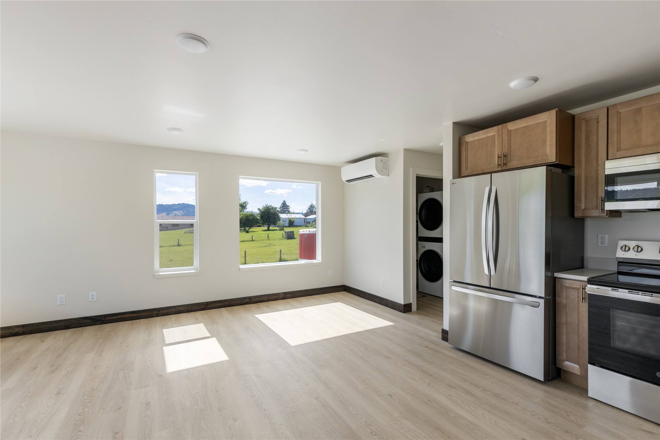 869 9th Street W Property Photo 10
