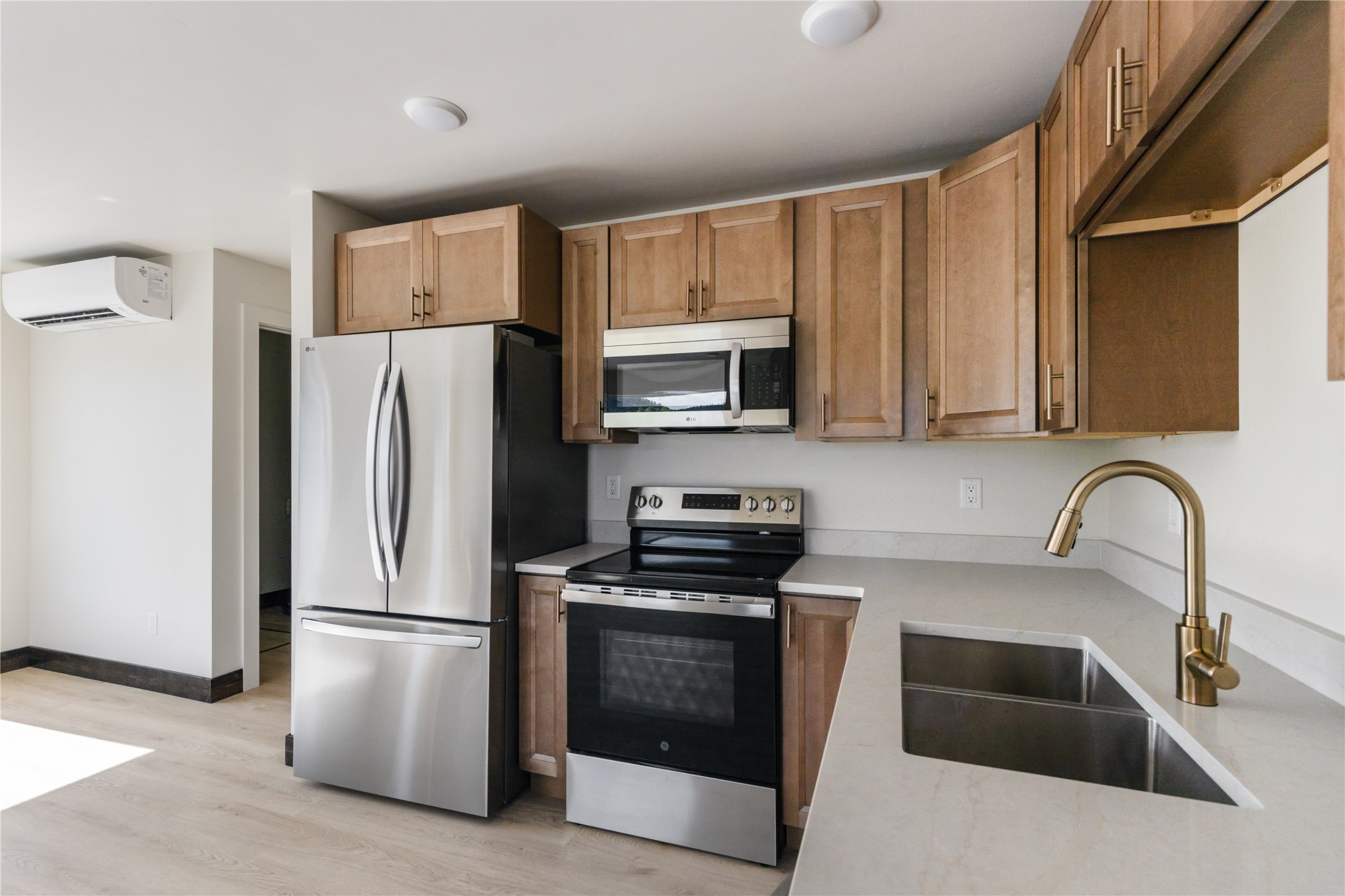 869 9th Street W Property Photo 11