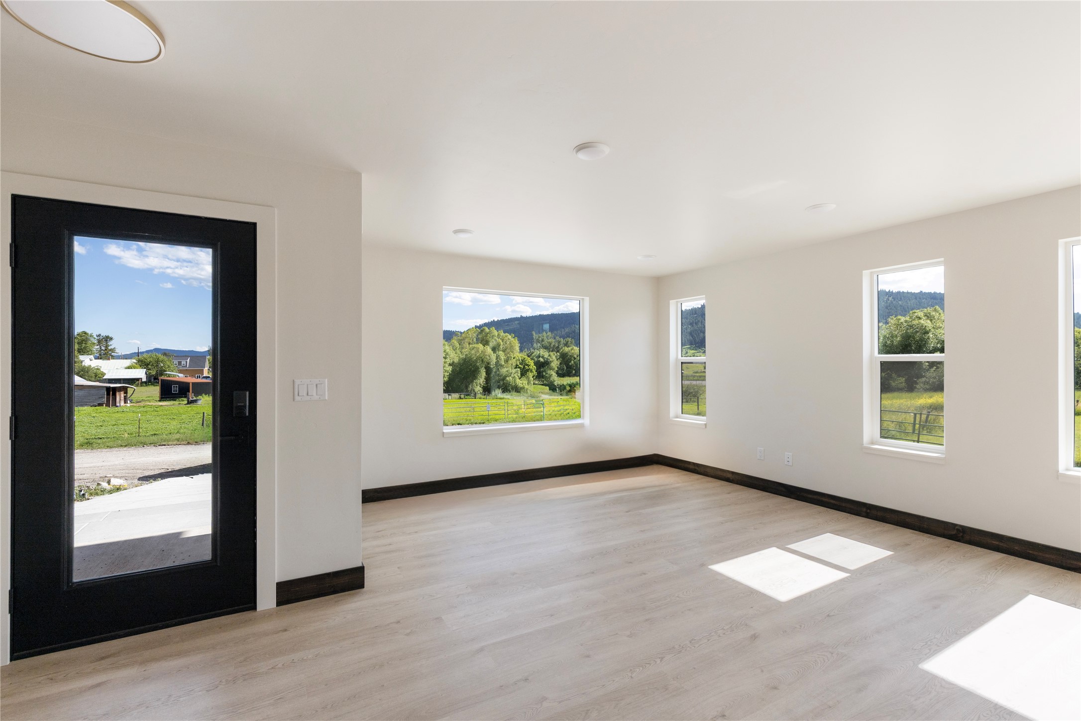 869 9th Street W Property Photo 12