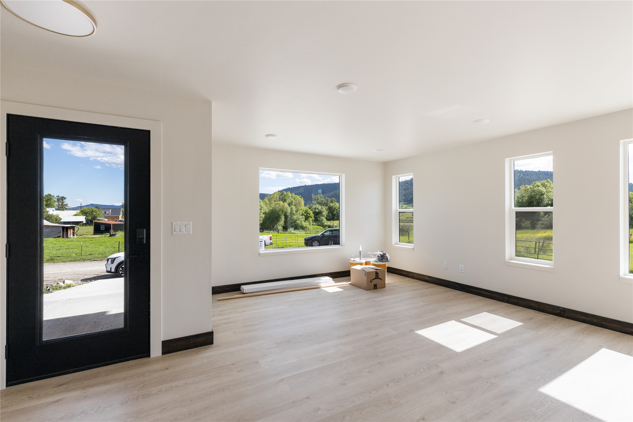869 9th Street W Property Photo 13