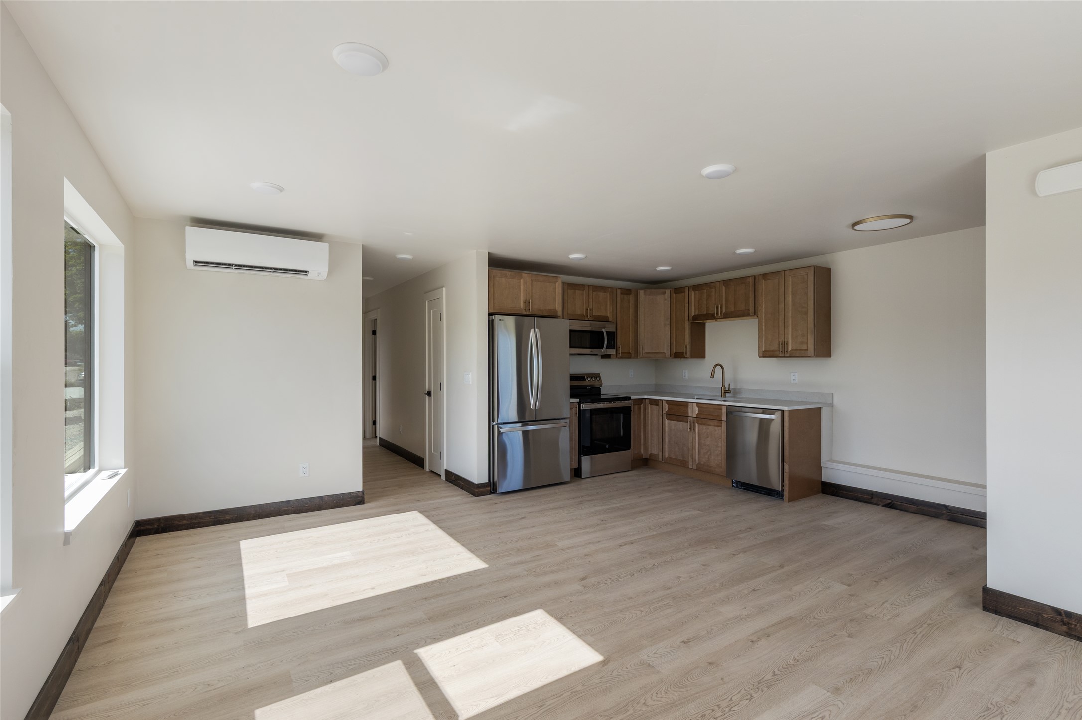 869 9th Street W Property Photo 14