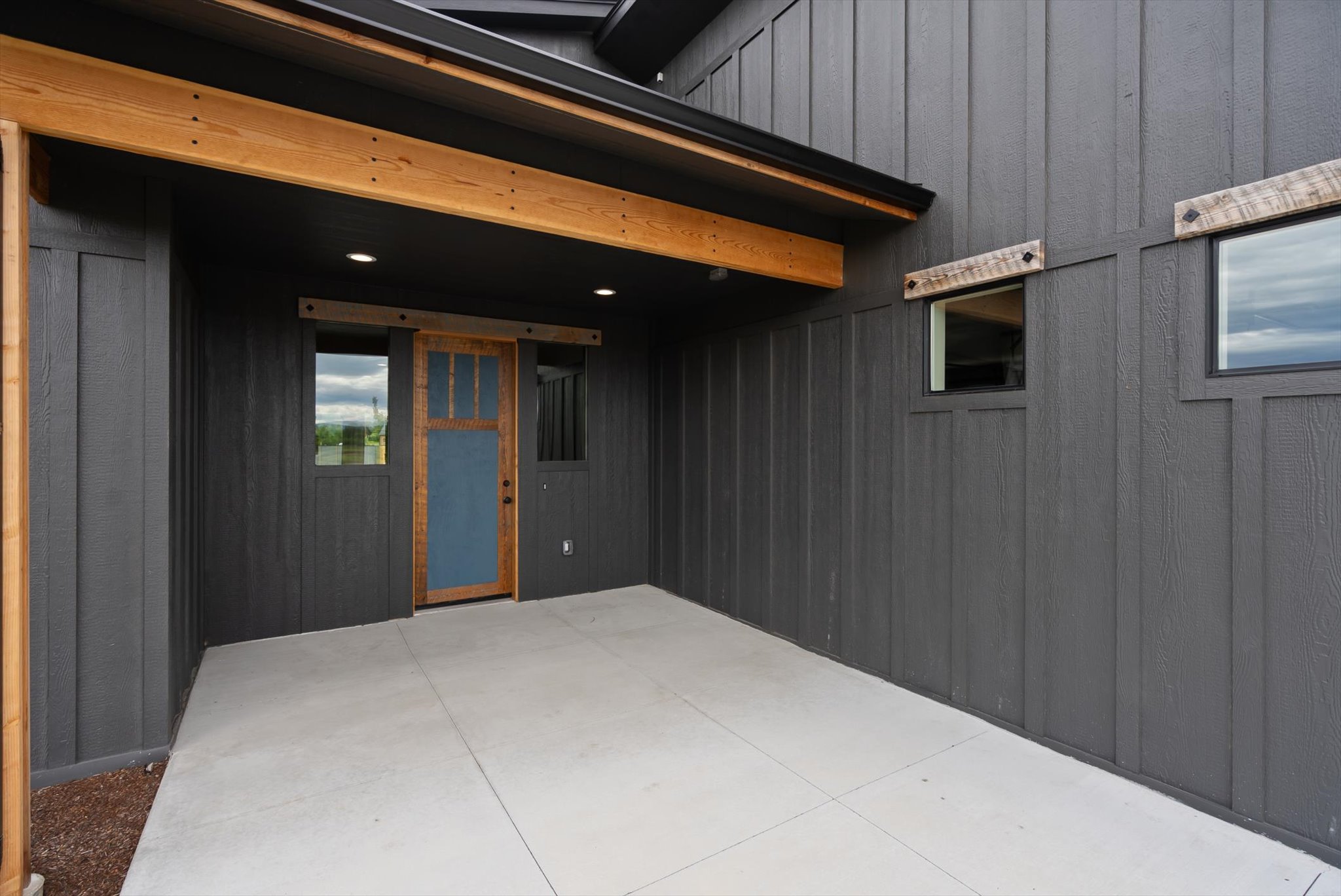 83 Creston Trail Property Photo 5