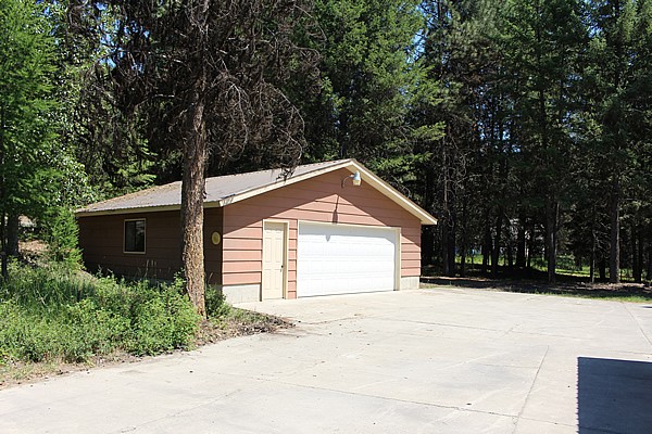 250 Sunnyside Drive Property Photo 3