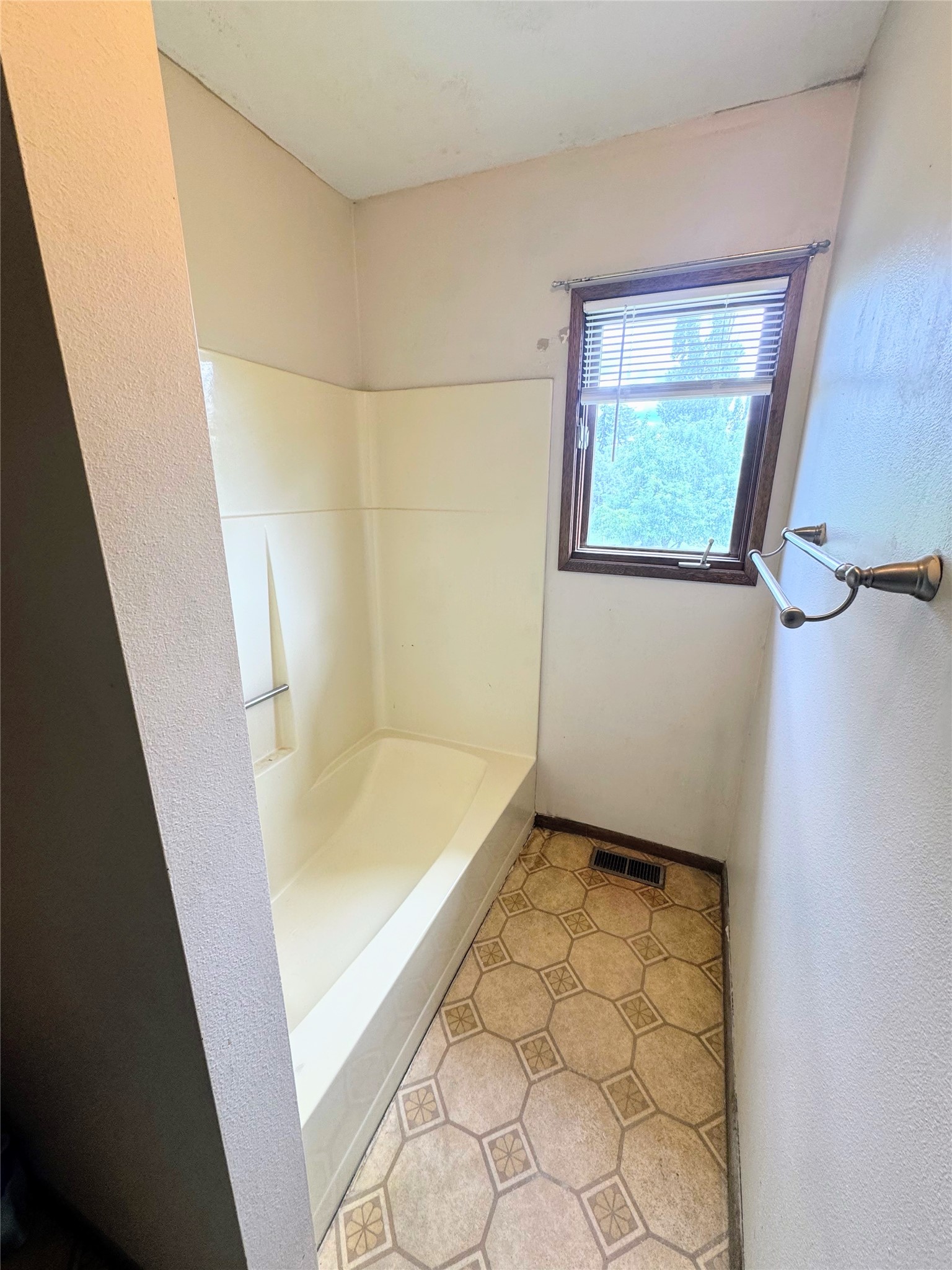 1813 Stag Lane Property Photo 11