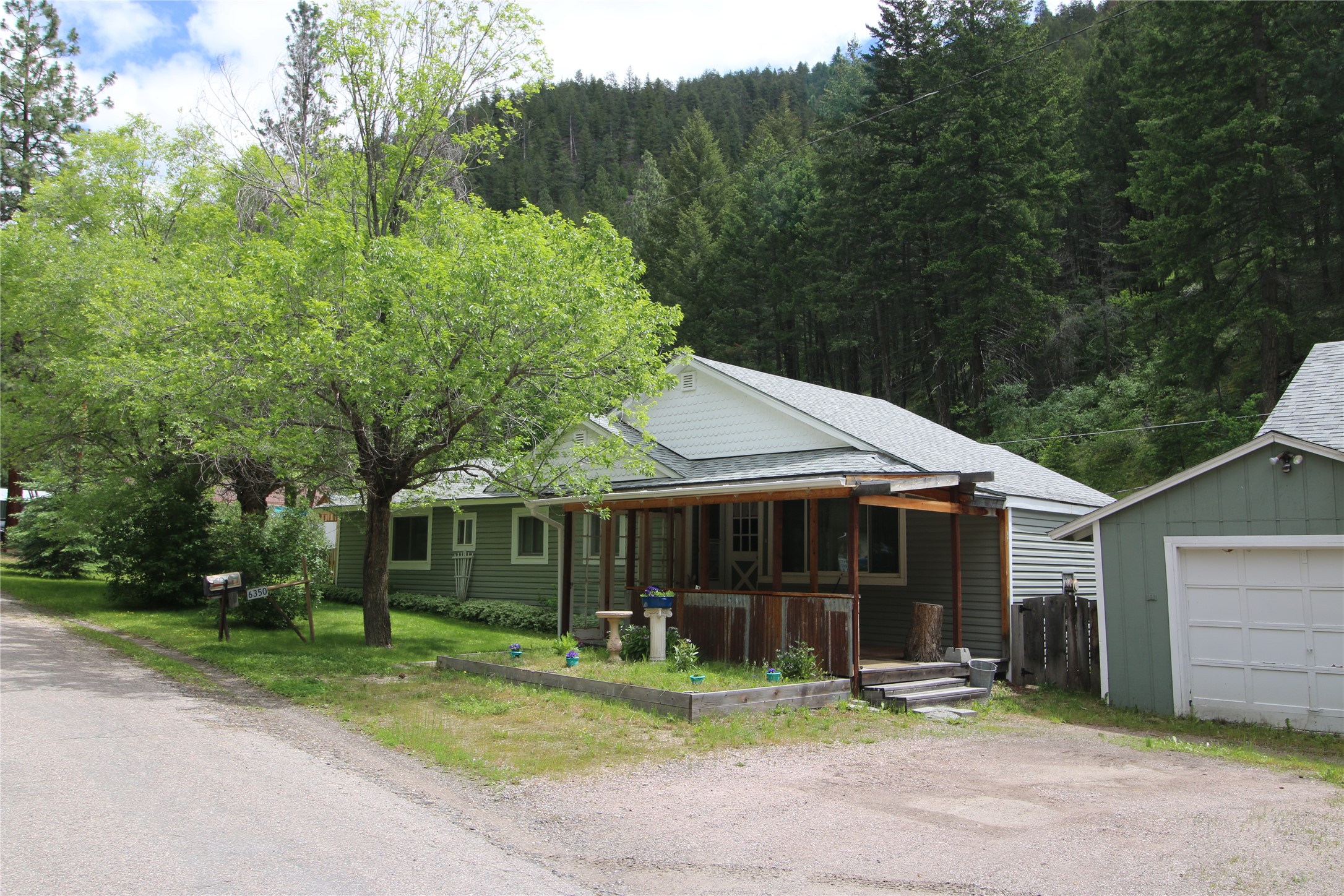 6350 Pine Cone Drive Property Photo 4