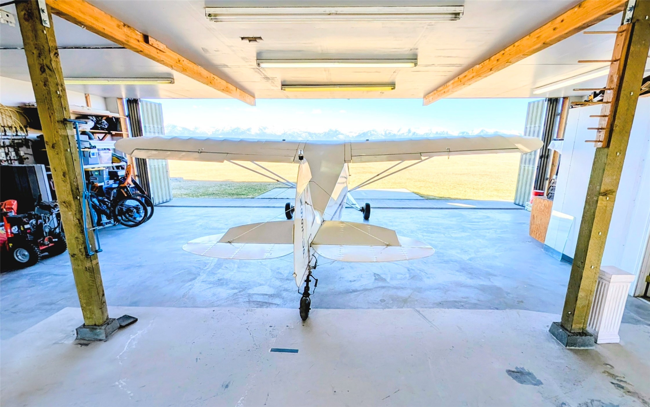 33 Staggerwing Landing Property Photo 3