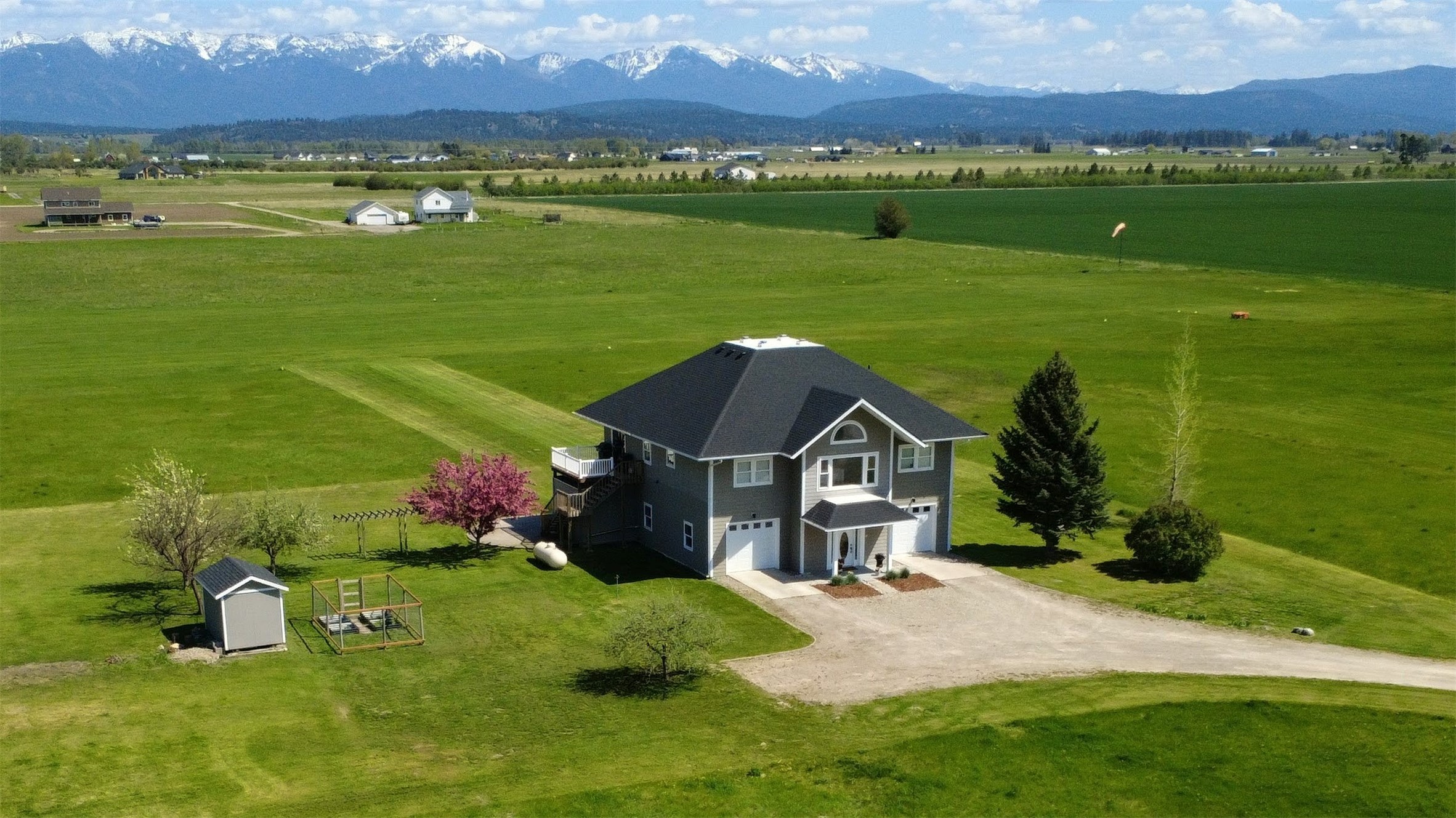 33 Staggerwing Landing Property Photo 5
