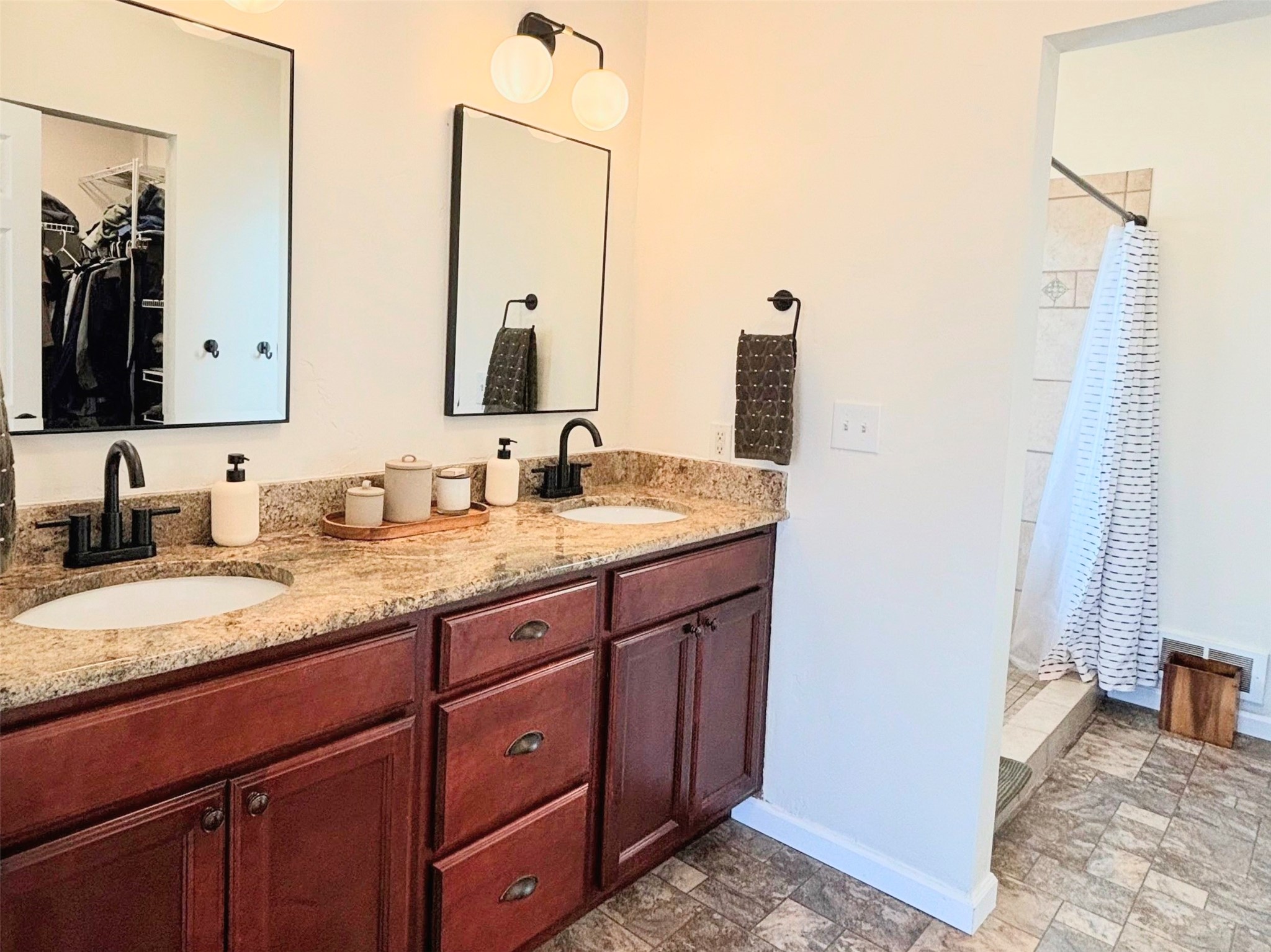 33 Staggerwing Landing Property Photo 26